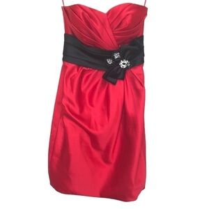 COLOUR Kenneth Winston strapless satin sweetheart neck dress size 4 red black